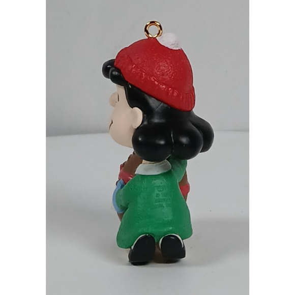 HALLMARK KEEPSAKE 1994 ORNAMENT: COLLECTOR'S SERIES: THE PEANUTS GANG: "LUCY" - Picture 10 of 12